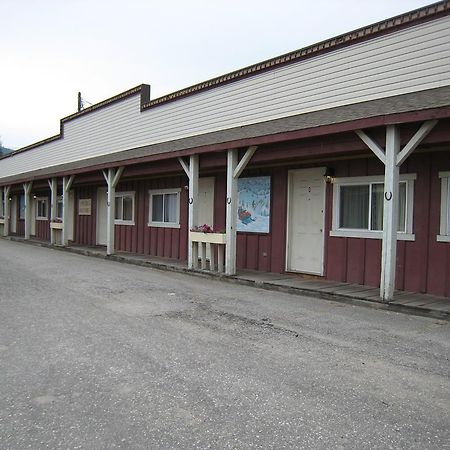 Frontier Motel Revelstoke Exterior photo